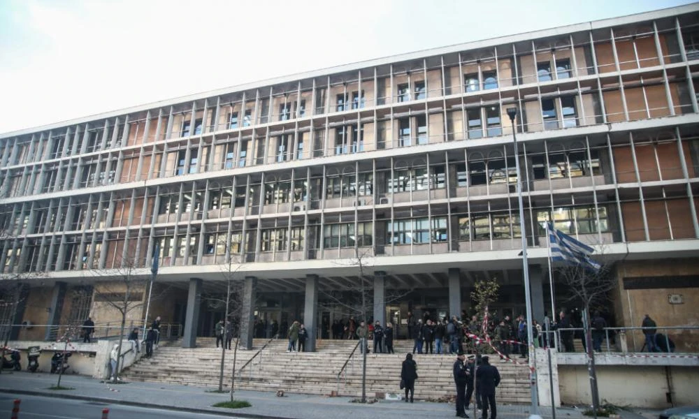 Θεσσαλονίκη: Ογκολόγος ζητούσε φακελάκι έως 1.500 ευρώ από καρκινοπαθείς